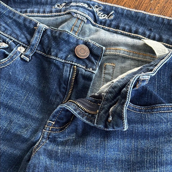 American Eagle Favorite Boyfriend Boot Cut Jeans. EUC. Size 8 - Picture 15 of 16